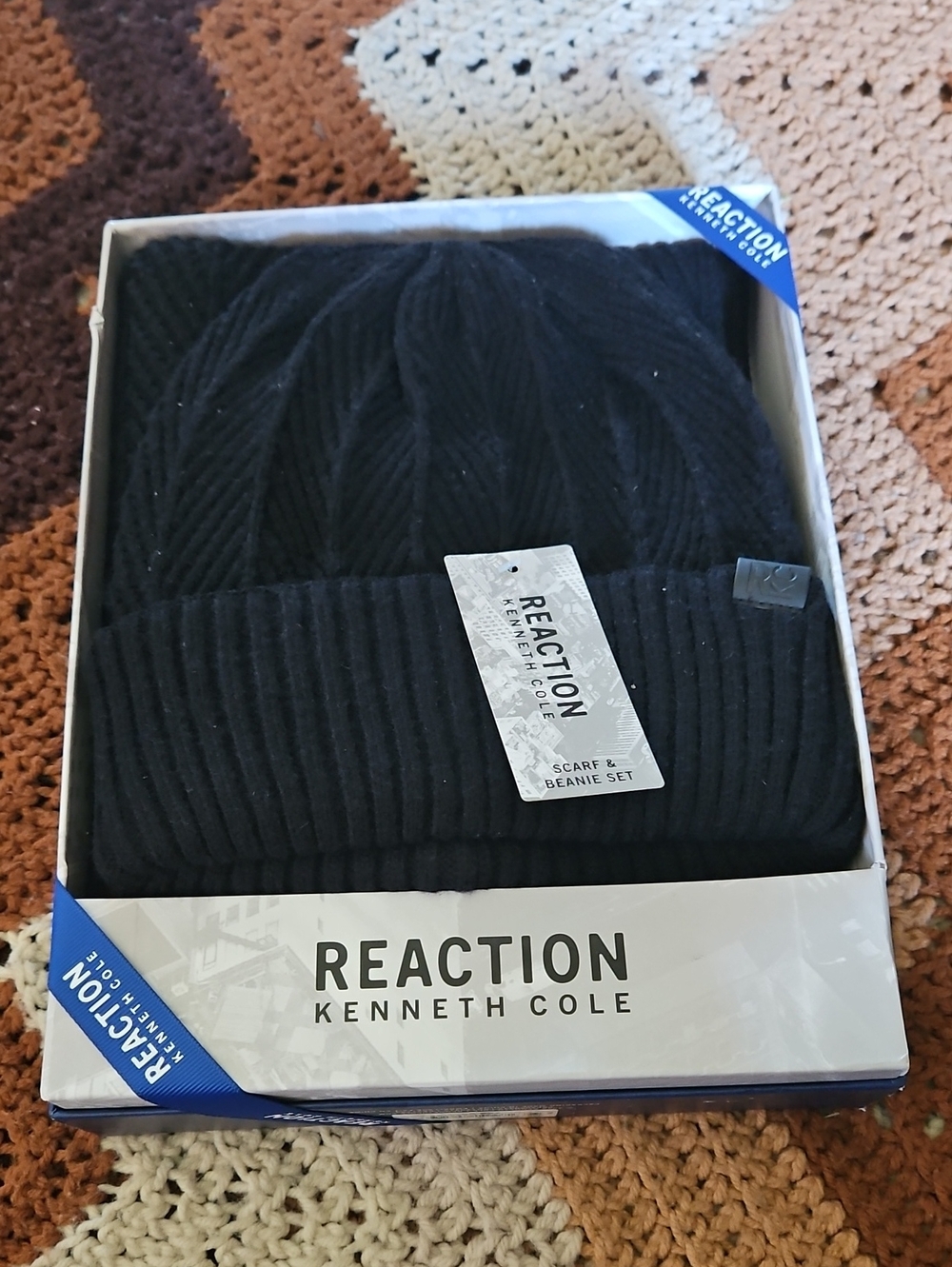 NWT, Kenneth Cole Men Knit Scarf & Beanie Set